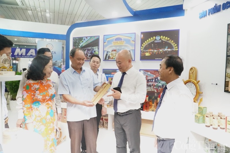 Int’l East-West Economic Corridor trade fair underway in Da Nang